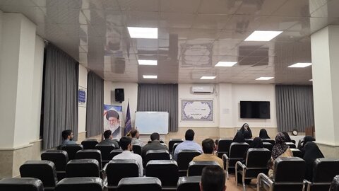 تصاویر/ نشست «گام‌هایی به سوی آرامش» ویژه طلاب مدرسه علمیه نرجسیه سیرجان