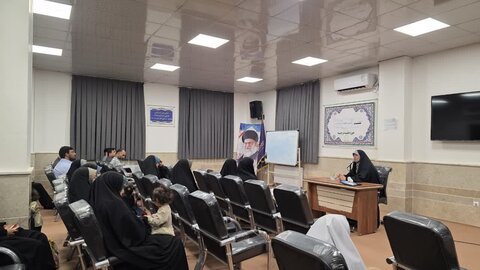 تصاویر/ نشست «گام‌هایی به سوی آرامش» ویژه طلاب مدرسه علمیه نرجسیه سیرجان