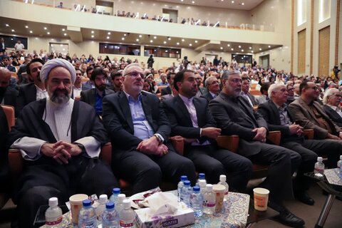 عکس/ آیین نکوداشت ایرج افشار نویسنده ای با۳۰۰کتاب درباره یزد