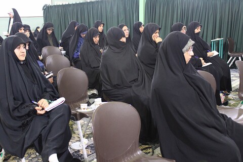 تصاویر/ نشست هم اندیشی بانوان‌ مبلغه صبرا و اسما  شهر کرمان