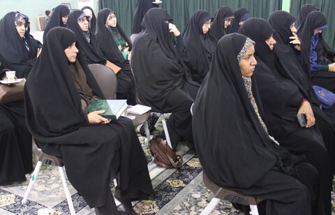 تصاویر/ نشست هم اندیشی بانوان‌ مبلغه صبرا و اسما  شهر کرمان