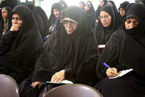 تصاویر/ نشست هم اندیشی بانوان‌ مبلغه صبرا و اسما  شهر کرمان