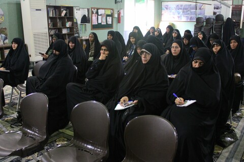 تصاویر/ نشست هم اندیشی بانوان‌ مبلغه صبرا و اسما  شهر کرمان