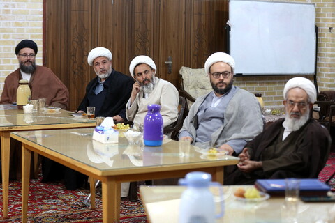 تصاویر/ جلسه ائمه جماعات مساجد پردیسان با امام جمعه جدید پردیسان