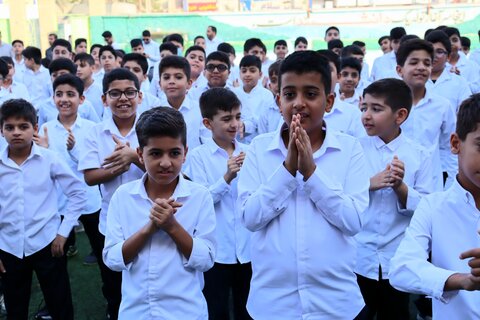 تصاویر/ دیدار امام جمعه دیر با دانش‌آموزان در روز جهانی کودک