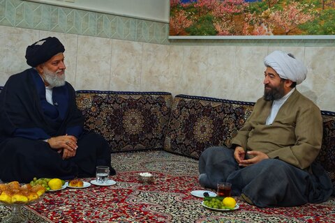 تصاویر/ تکریم استاد اخلاق حجت‌الاسلام والمسلمین اسحاقیان