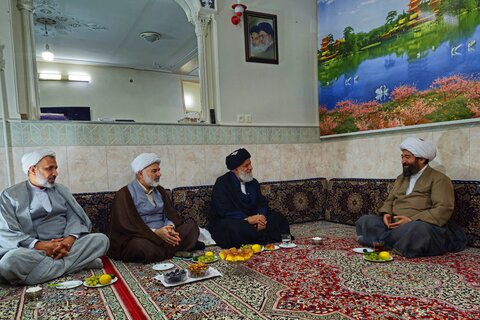 تصاویر/ تکریم استاد اخلاق حجت‌الاسلام والمسلمین اسحاقیان