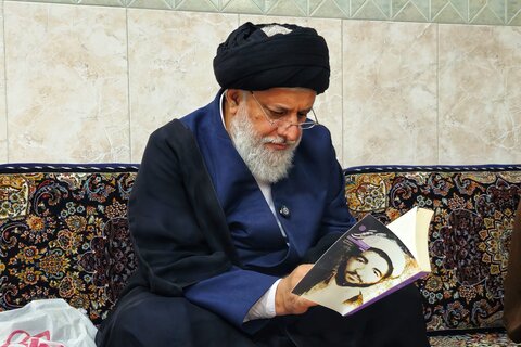 تصاویر/ تکریم استاد اخلاق حجت‌الاسلام والمسلمین اسحاقیان