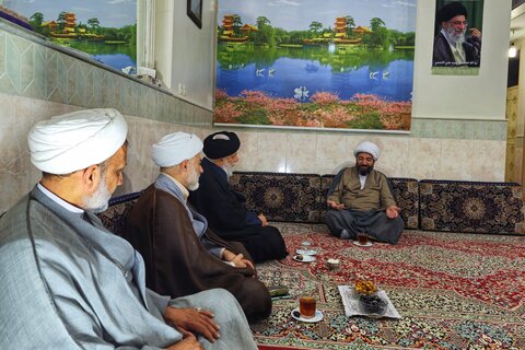 تصاویر/ تکریم استاد اخلاق حجت‌الاسلام والمسلمین اسحاقیان