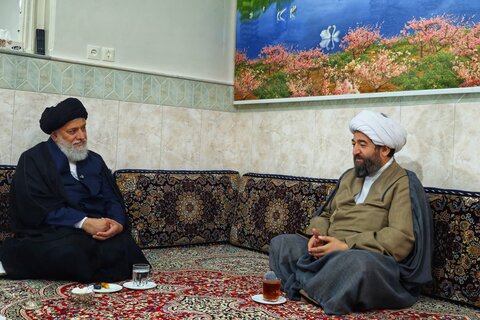 تصاویر/ تکریم استاد اخلاق حجت‌الاسلام والمسلمین اسحاقیان