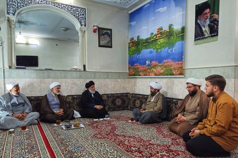 تصاویر/ تکریم استاد اخلاق حجت‌الاسلام والمسلمین اسحاقیان