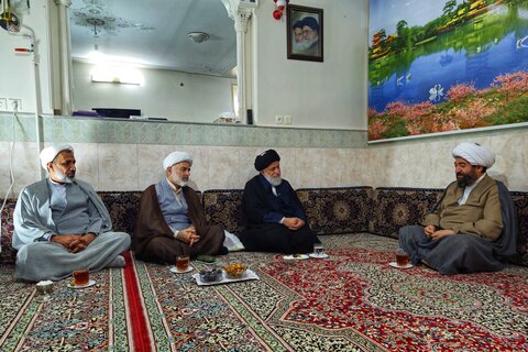 تصاویر/ تکریم استاد اخلاق حجت‌الاسلام والمسلمین اسحاقیان