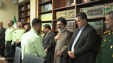 گرامیداشت هفته نیروی انتظامی با تجلیل امام جمعه فردیس از نیروهای خدوم ناجا