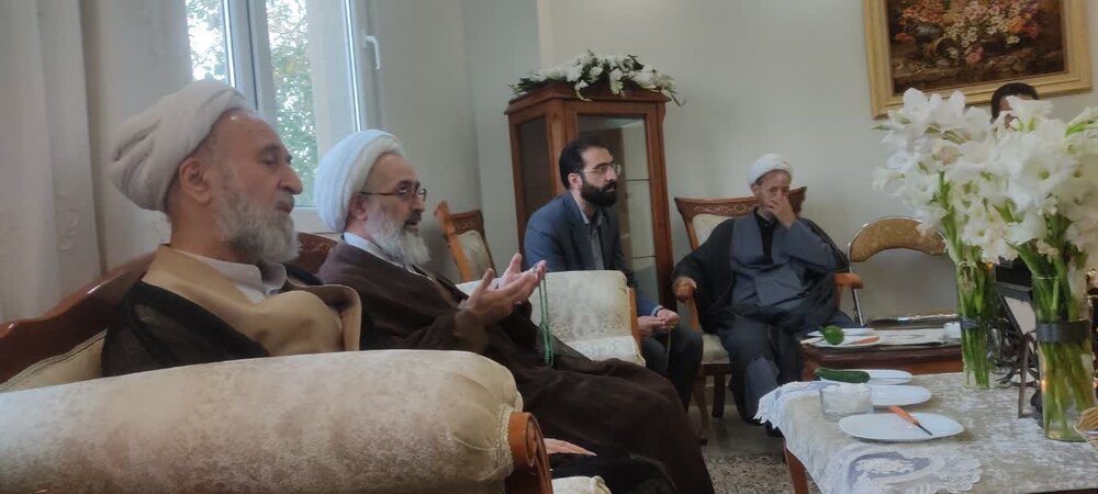دیدار مدیر مرکز خدمات حوزه علمیه استان تهران با خانواده شهید محراب