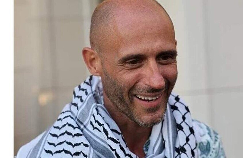 Aktivis Italia Armada Sumud memeluk Islam setelah menyaksikan kekerasan polisi Israel terhadap tahanan Muslim