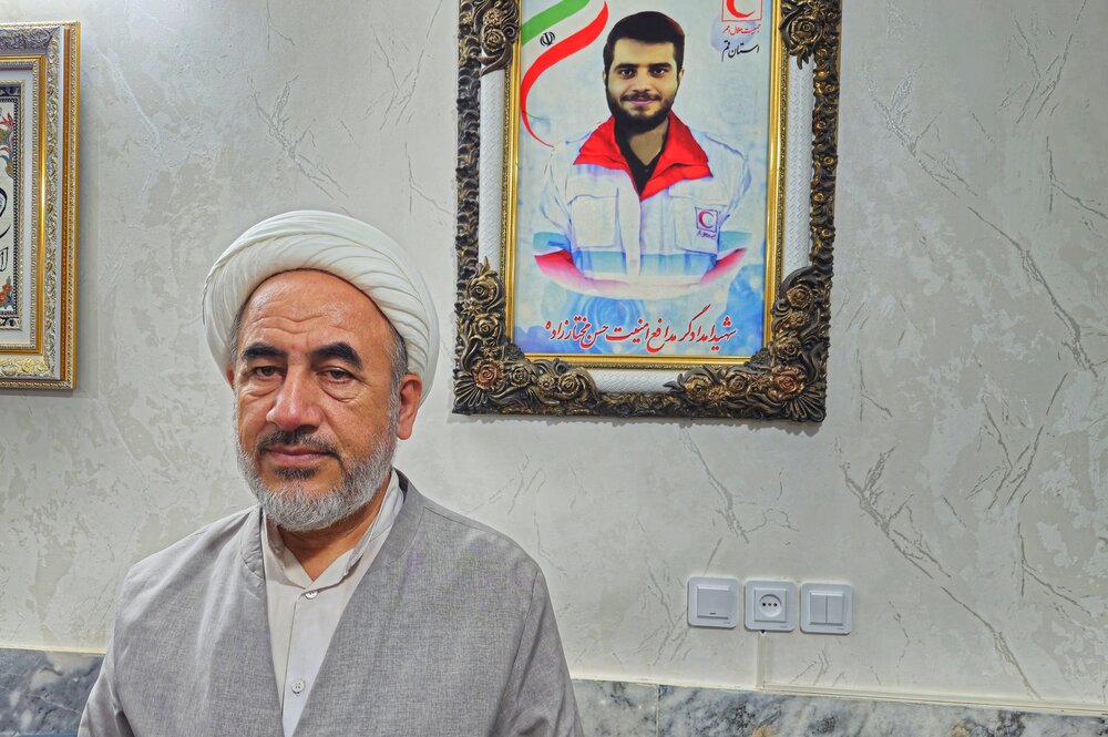 اگر مردم حول محور رهبری حرکت نکنند، دشمنان هر طور بخواهند با ما رفتار می‌کنند