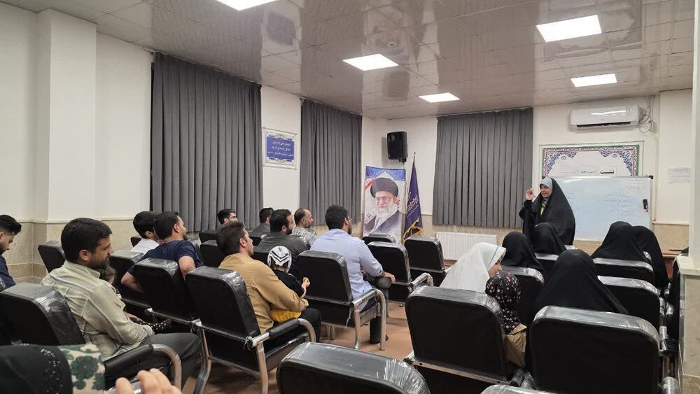 تصاویر/ نشست «گام‌هایی به سوی آرامش» ویژه طلاب مدرسه علمیه نرجسیه سیرجان