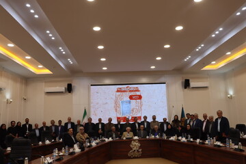 تصاویر/ نشست۱۰۰ کتاب ماندگار قرن باحضور رئیس سازمان اسناد و کتابخانه ملی ایران در یزد