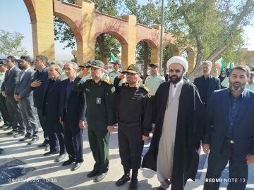 تصاویر / مراسم غبارروبی و عطر افشانی مزار مطهر شهدا در آذرشهر