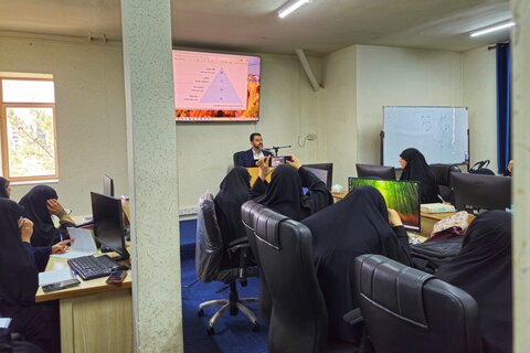 تصاویر/ دوره کاربردهای هوش مصنوعی در تدریس و آموزش