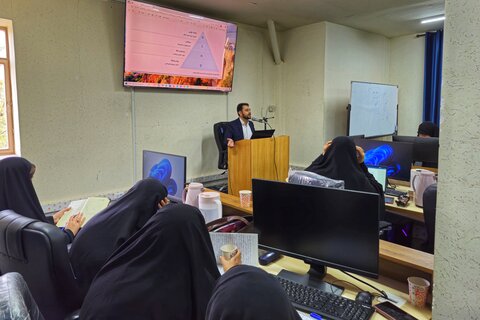 تصاویر/ دوره کاربردهای هوش مصنوعی در تدریس و آموزش