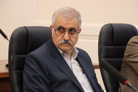 تصاویر/ نشست۱۰۰ کتاب ماندگار قرن با رئیس سازمان اسناد و کتابخانه ملی ایران در یزد