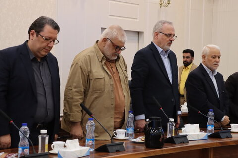 تصاویر/ نشست۱۰۰ کتاب ماندگار قرن با رئیس سازمان اسناد و کتابخانه ملی ایران در یزد