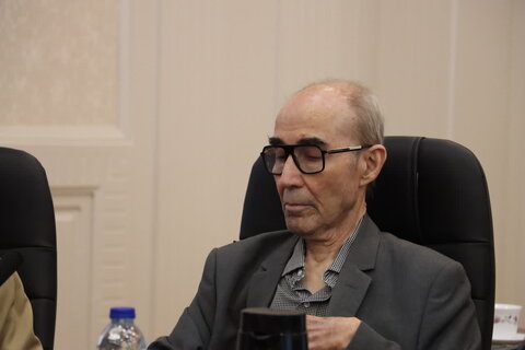 تصاویر/ نشست۱۰۰ کتاب ماندگار قرن با رئیس سازمان اسناد و کتابخانه ملی ایران در یزد