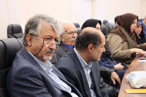 تصاویر/ نشست۱۰۰ کتاب ماندگار قرن با رئیس سازمان اسناد و کتابخانه ملی ایران در یزد