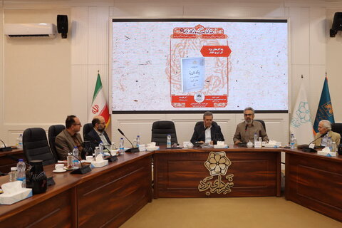 تصاویر/ نشست۱۰۰ کتاب ماندگار قرن با رئیس سازمان اسناد و کتابخانه ملی ایران در یزد