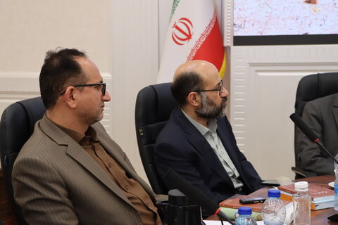 تصاویر/ نشست۱۰۰ کتاب ماندگار قرن با رئیس سازمان اسناد و کتابخانه ملی ایران در یزد