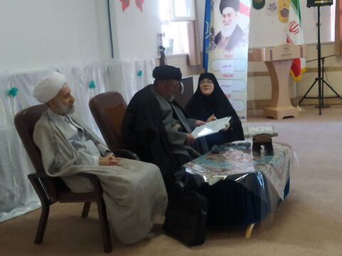 تصاویر/نشست صمیمی موسس مدرسه علمیه فاطمیه محلات با طلاب