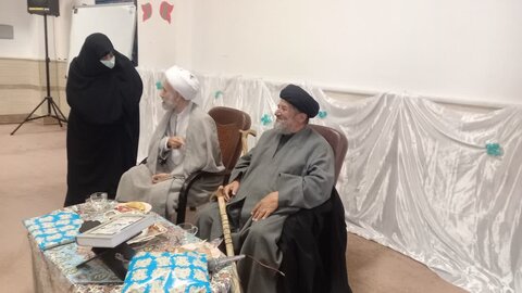 تصاویر/نشست صمیمی موسس مدرسه علمیه فاطمیه محلات با طلاب