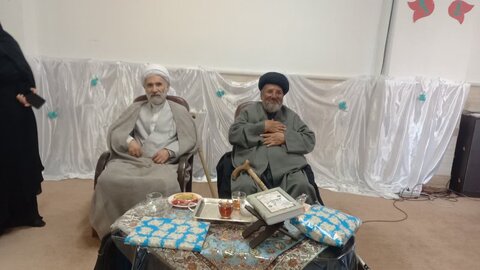 تصاویر/نشست صمیمی موسس مدرسه علمیه فاطمیه محلات با طلاب