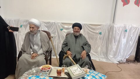 تصاویر/نشست صمیمی موسس مدرسه علمیه فاطمیه محلات با طلاب