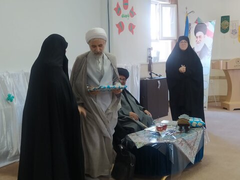 تصاویر/نشست صمیمی موسس مدرسه علمیه فاطمیه محلات با طلاب