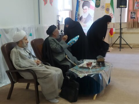 تصاویر/نشست صمیمی موسس مدرسه علمیه فاطمیه محلات با طلاب