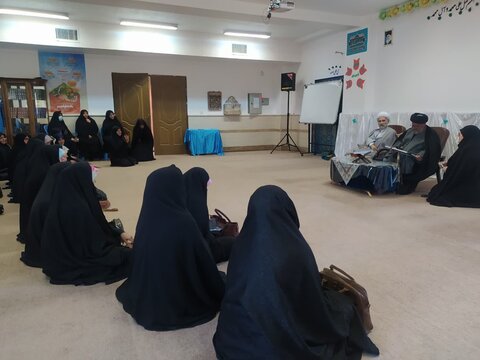 تصاویر/نشست صمیمی موسس مدرسه علمیه فاطمیه محلات با طلاب