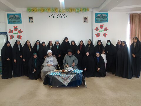 تصاویر/نشست صمیمی موسس مدرسه علمیه فاطمیه محلات با طلاب