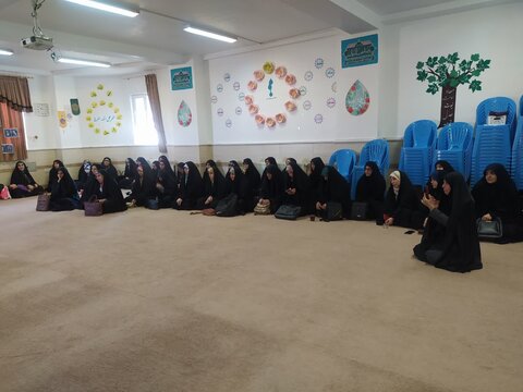 تصاویر/نشست صمیمی موسس مدرسه علمیه فاطمیه محلات با طلاب