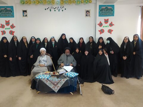 تصاویر/نشست صمیمی موسس مدرسه علمیه فاطمیه محلات با طلاب