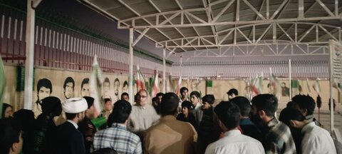 طلاب حوزه علمیه امام صادق(ع) زابل با حضور در گلزار شهدا با آرمان‌های امام و شهیدان تجدید میثاق کردند