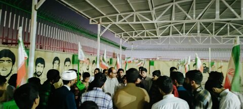 طلاب حوزه علمیه امام صادق(ع) زابل با حضور در گلزار شهدا با آرمان‌های امام و شهیدان تجدید میثاق کردند