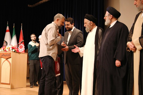 تصاویر/  همایش تجلیل از مبلغان فضای مجازی فعال در دفاع مقدس ۱۲ روزه