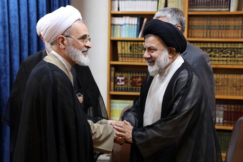 تصاویر/ دیدار نماینده ولی فقیه در بنیاد مسکن با آیت الله اعرافی