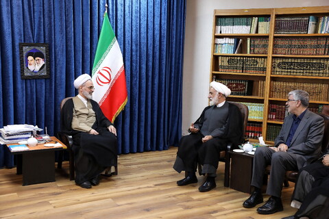 تصاویر/ دیدار نماینده ولی فقیه در بنیاد مسکن با آیت الله اعرافی