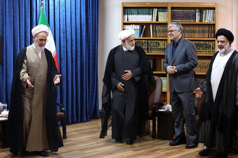 تصاویر/ دیدار نماینده ولی فقیه در بنیاد مسکن با آیت الله اعرافی