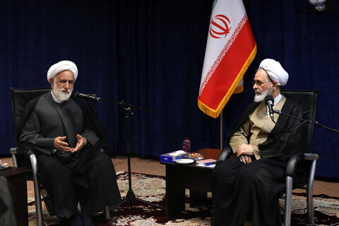 تصاویر/ دیدار نماینده ولی فقیه در بنیاد مسکن با آیت الله اعرافی