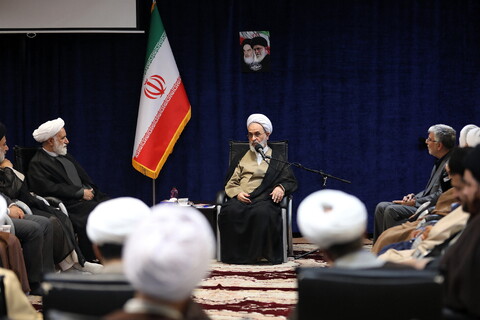 تصاویر/ دیدار نماینده ولی فقیه در بنیاد مسکن با آیت الله اعرافی