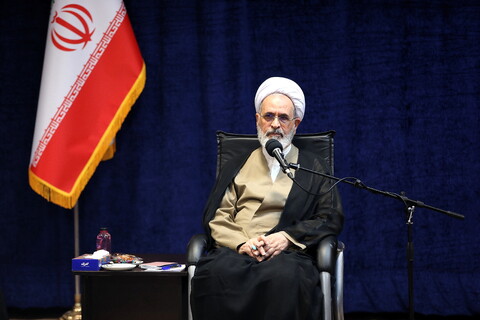 تصاویر/ دیدار نماینده ولی فقیه در بنیاد مسکن با آیت الله اعرافی